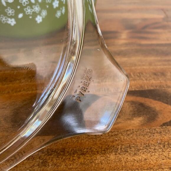 Pyrex Spring Blossom Green Casserole Dish with Lid 1.5L - Picture 9 of 10
